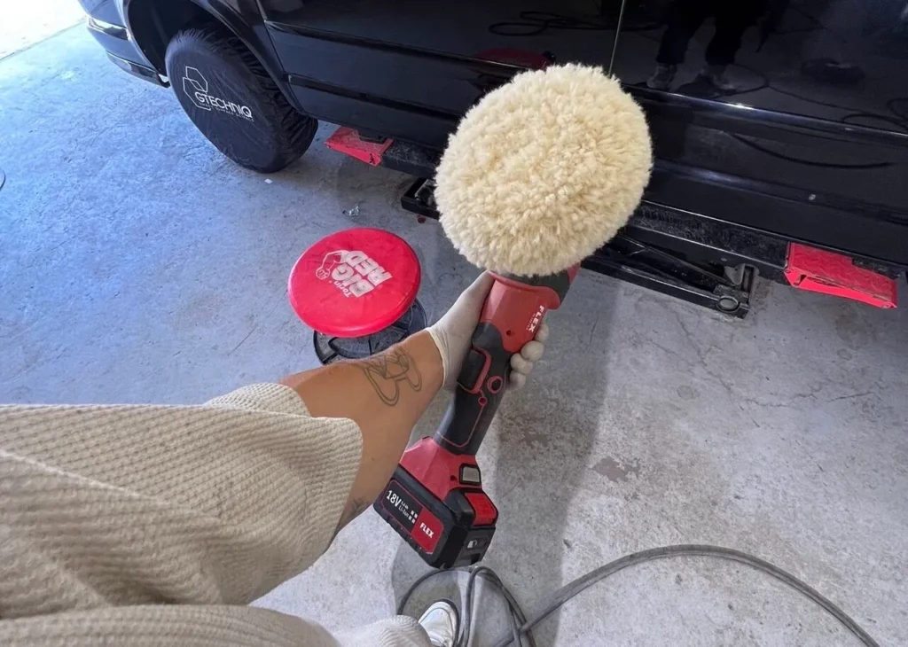 Cordless flex polisher and wool pad