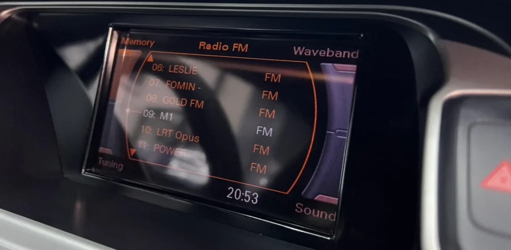 Car lcd screen polishing sratch removal.