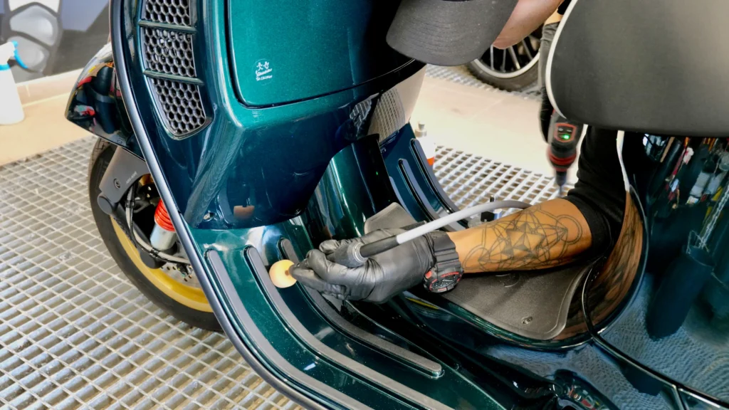 Small polishing pads for detailed and tight areas